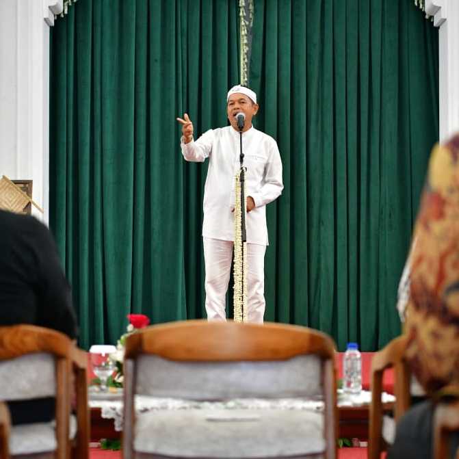 IMGDonec metus orci, malesuada et lectus vitae